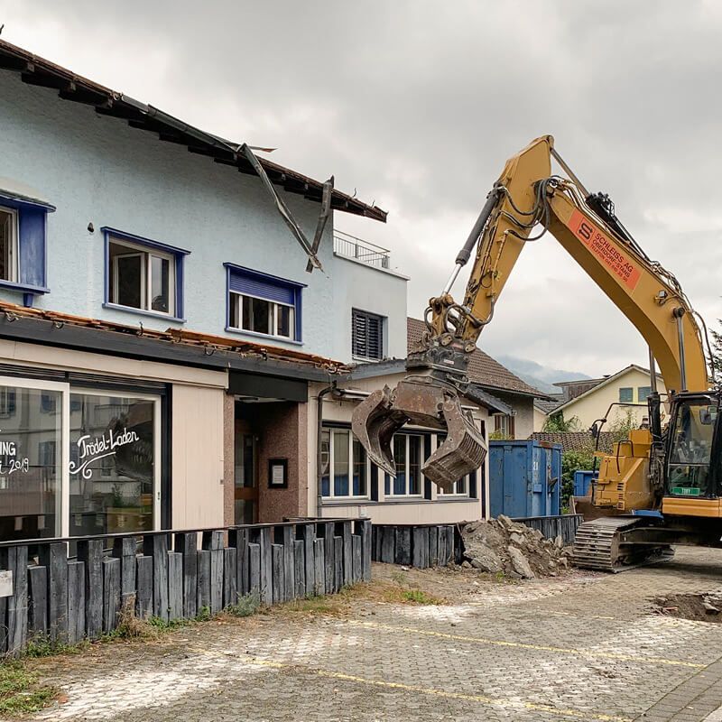 Buochserstrasse 13: Beginn der Rückbauarbeiten.