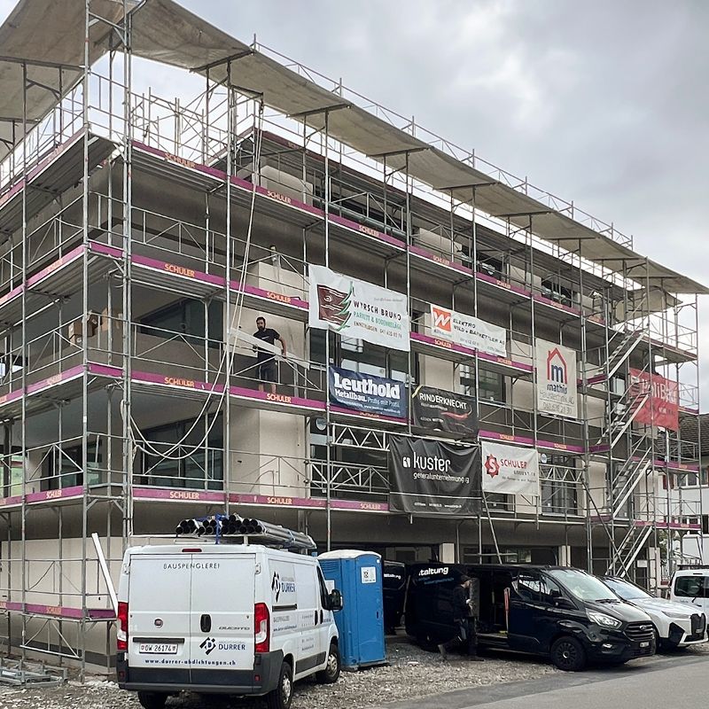 Am Schüpfgraben: Der Innenausbau kommt voran und die Fassade ist bald fertiggestellt. Wir starten mit den Finish-Arbeiten.